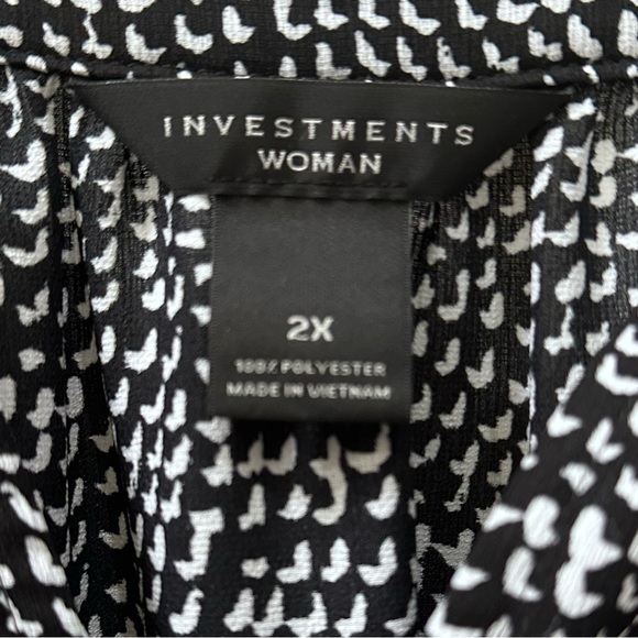 Cool, Comfortable Flutter/Cap Sleeved Blouse - Picture 3 of 4